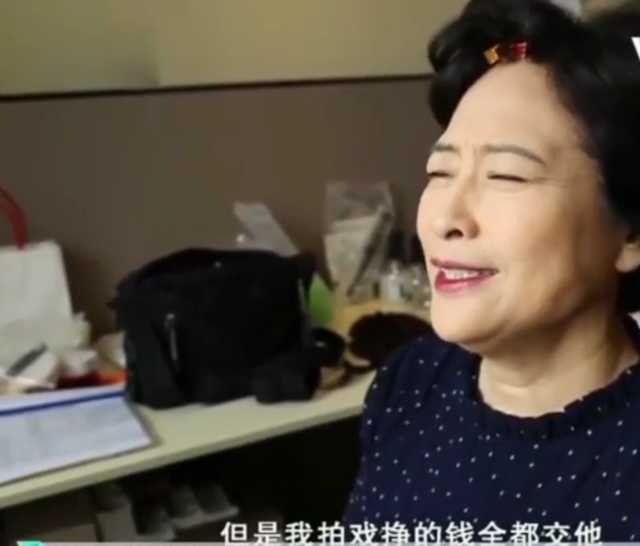 原来他就是许娣的老公，结婚40年甘当家庭煮夫，地位比许娣还高