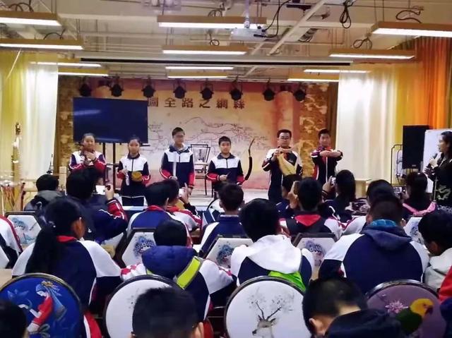 女子水晶乐坊在北京落地罕见民族乐器体验馆