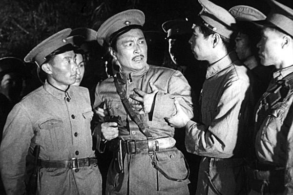 电影背后的故事:珠江电影制片厂的经典电影《大浪淘沙》