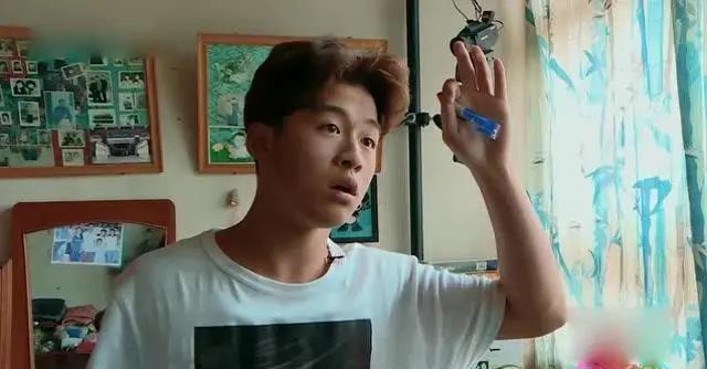 4位最成功的变形记主角：有人当武警，有人成顶流，个个今非昔比