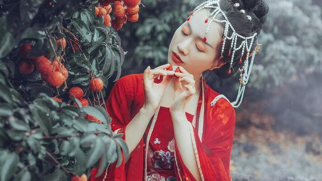 小说：反派未婚夫对她从来都是避之不及，今天为何主动靠近她