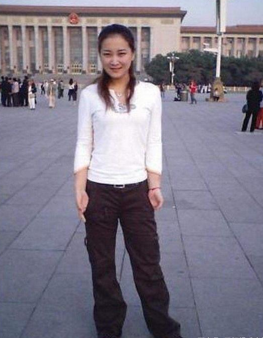 贾玲逝世母亲照片曝光,揭开《你好,李焕英》背后的悲伤故事