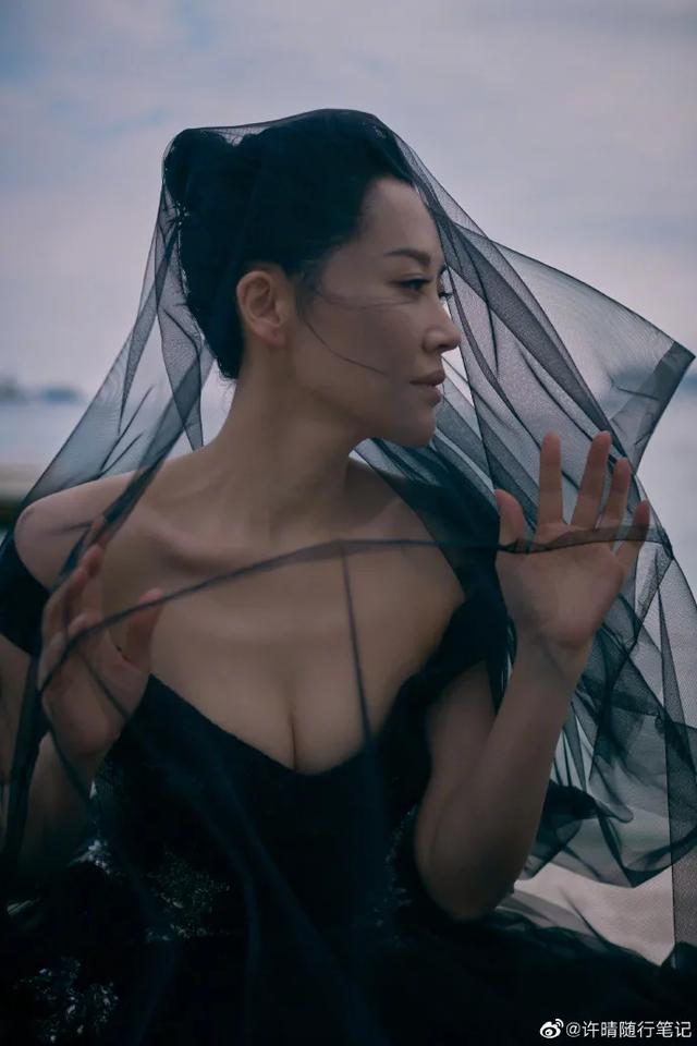 57岁熟女许晴，近照曝光人间尤物