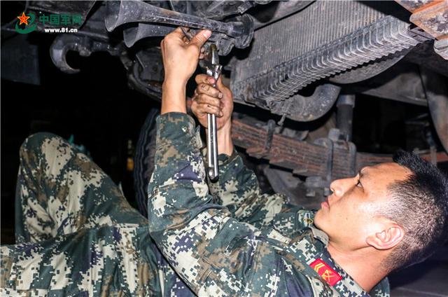 官兵为何叫他“车痴”？因为他眼中只有……