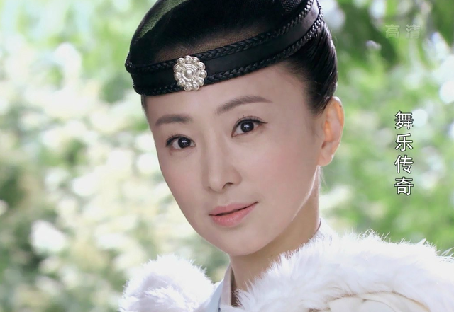 从空姐到童年女神，出道23年没火的她，年过40不婚专注搞事业