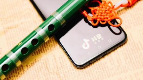 抖音桥上走的那一句我没到你别起韵是哪首歌 胡广生是谁唱的歌词