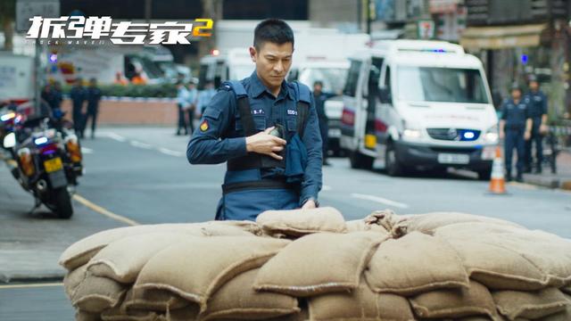 《拆弹专家2》:别为潘乘风叫冤,他本就是警队的“定时炸弹”