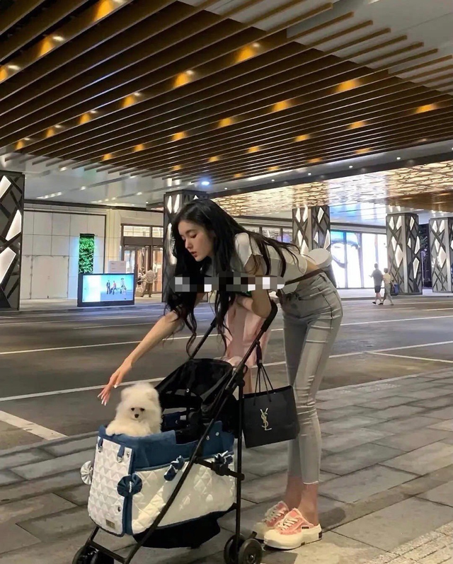 小怡同学聊天记录疑似曝光，全心相信吴亦凡，直言舆论马上就会变