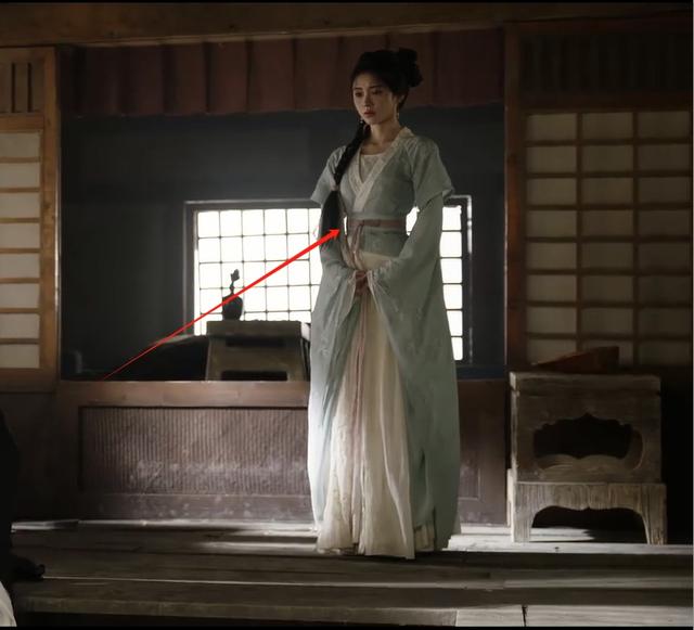 女演员身材有多好,看《花间令》鞠婧祎的腰,才懂什么是轻轻一握