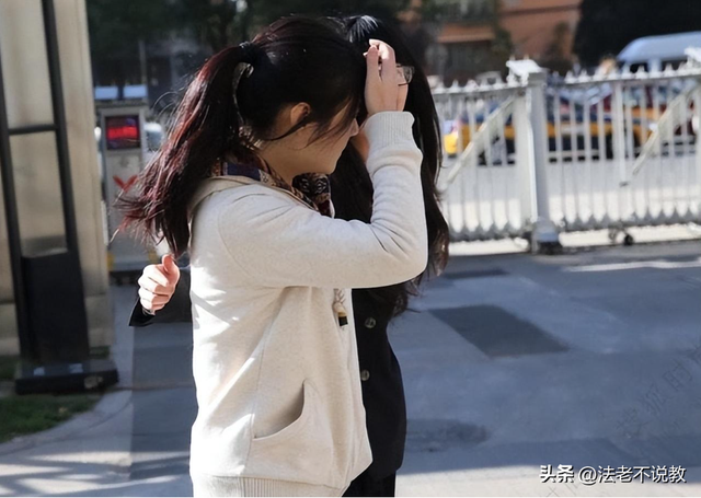 从歌唱家到囚犯！“落马老虎”的情妇罗菲，如何一步步自毁的？