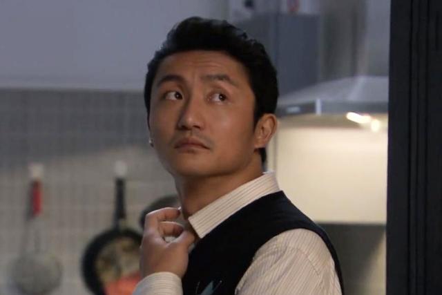 《双面胶》:李亚平与女同事“暧昧”,暴露的不是花心,而是阴毒