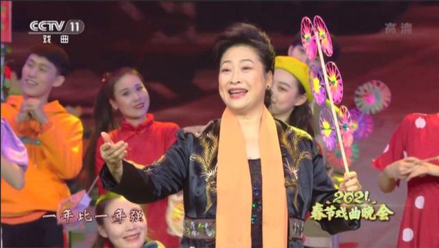原来他就是许娣的老公，结婚40年甘当家庭煮夫，地位比许娣还高