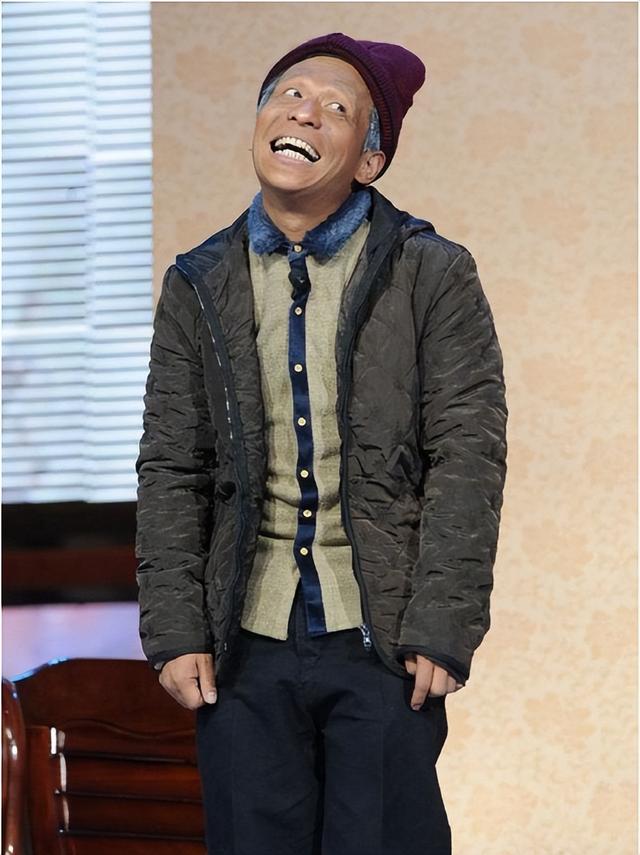 男人有钱就变坏?结婚七年成名之后却坚决原配离婚,如今他后悔不