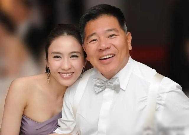 华晨宇:我爸华福雄身价100亿,王思聪:我爸王健林,身价11