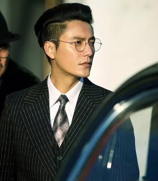 陈坤晒与儿子合照，19岁陈尊佑长相俊秀神似爸爸，生母至今仍是谜