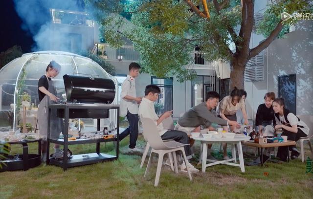 《半熟恋人》:离异带娃的罗拉被3人追求,白富美周楠败得彻底