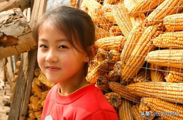 “微笑女孩”铁嘉欣一夜走红,父母却拒绝百万签约,如今怎样了?