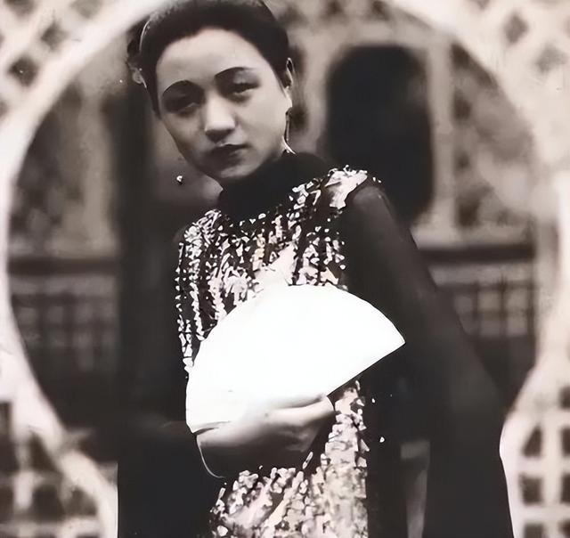1975年,一个女乞丐死在街头,一路人凑近一看惊呼道:怎么是她?