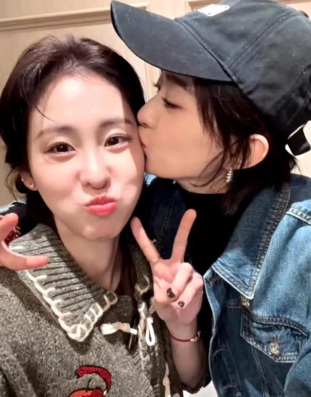 张碧晨6岁的女儿身高惊人 与赵丽颖儿子青梅竹马 华晨宇独自酗酒