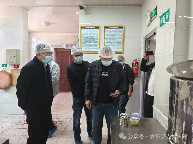 党组书记、院长朱兵到松坪镇督导校园食品安全