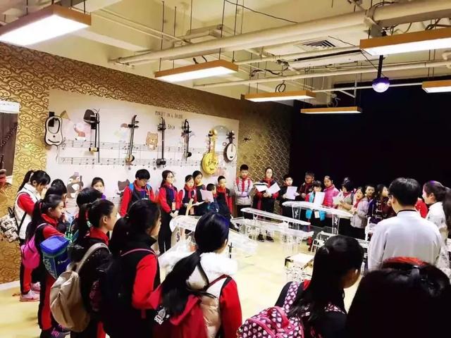 女子水晶乐坊在北京落地罕见民族乐器体验馆