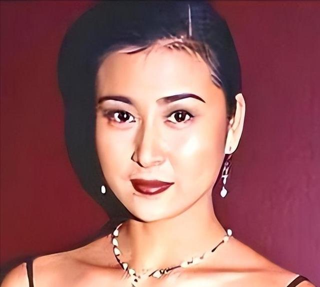 凭借三级片出道，后来嫁给有钱人，吴雪雯现在生活如何？