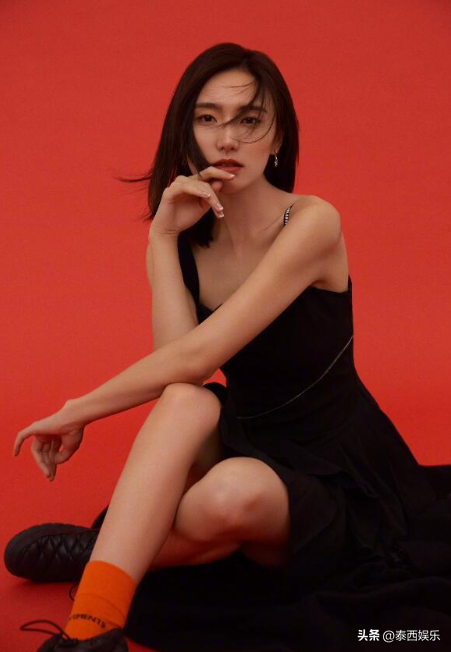 李亚鹏老婆重回T台,海哈金喜抱2岁女儿走秀,身材高挑又美又飒