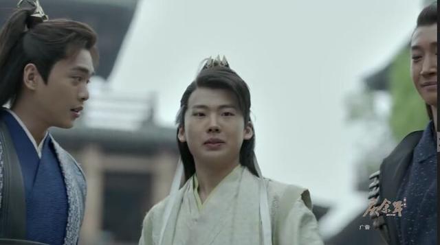 张若昀的古装和现代装，胖若两人啊