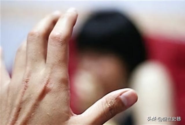 公公强上儿媳6年，当儿子面做苟且之事，结果忍无可忍发生悲剧