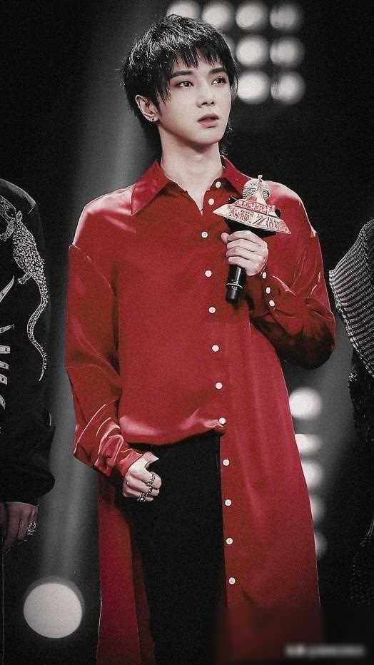 华晨宇:我爸华福雄身价100亿,王思聪:我爸王健林,身价11