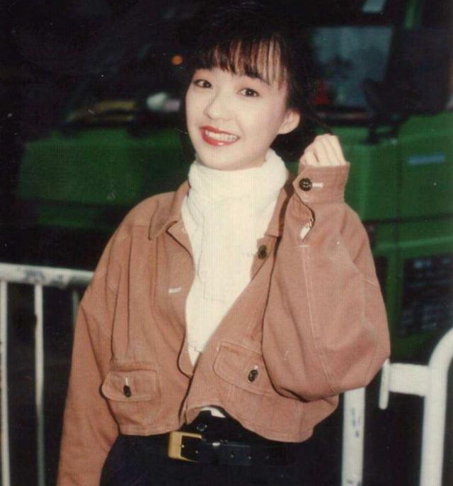 “天后”陈慧娴,与初恋痴缠6年,跟张学友当众拥吻,至今仍未婚