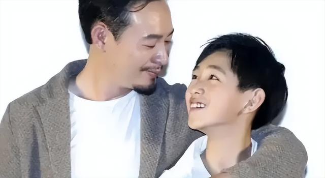 张颂文18岁“儿子”亮相,身高快190!邓超猛夸:中戏北电双第一