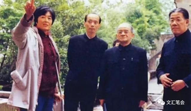 《围城》小说里的对话,我都要与《围城》电视剧对比一下,看看有啥出入