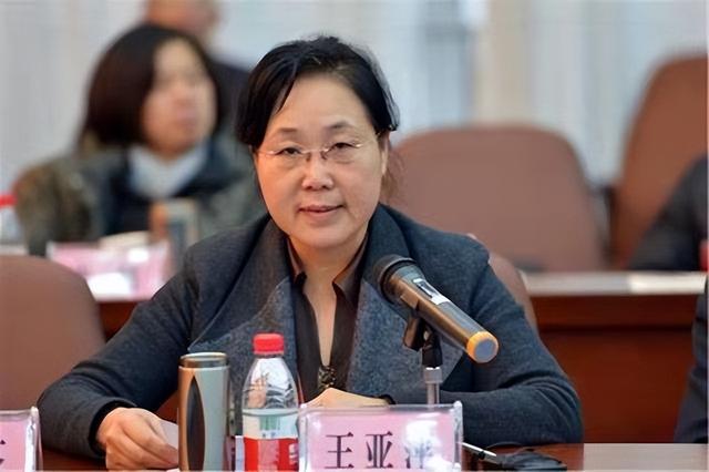 王洪文女儿：白酒起家成上海女富豪，多次拒绝绿卡，只因是中国人
