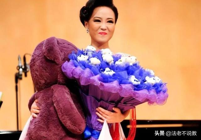 从歌唱家到囚犯！“落马老虎”的情妇罗菲，如何一步步自毁的？