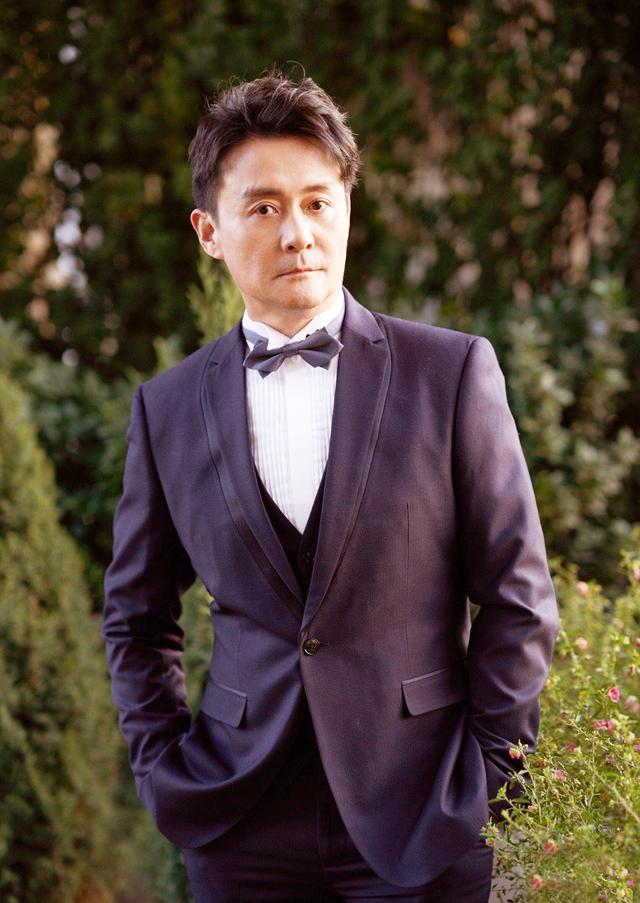 著名演员邢岷山:曾打抱不平被毁容,带着平凡妻子拍戏