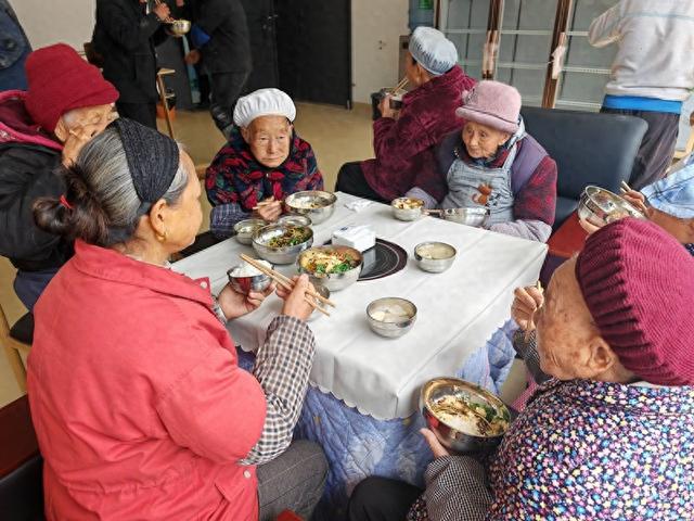 习水:小小驿站托起幸福夕阳红
