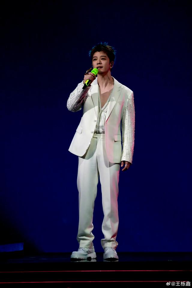 0713都跟随陈楚生开启巡演模式 生哥的演唱会时间也已定！