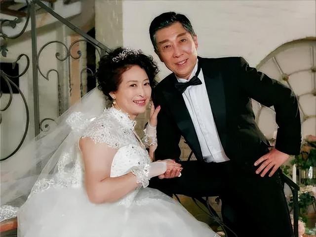 原来他就是许娣的老公，结婚40年甘当家庭煮夫，地位比许娣还高