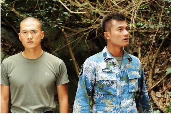 疫情肆虐,看《火蓝刀锋》主演成这个“样子”,谁还能认得出