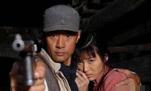于荣光：硬汉也有柔情，出道38年零绯闻，对“丑妻”不离不弃