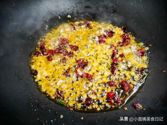 4月，这菜要多吃，10块钱3斤，营养好吃不发胖，简单一炒比肉香！