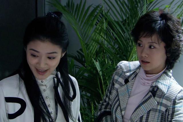《双面胶》:李亚平与女同事“暧昧”,暴露的不是花心,而是阴毒