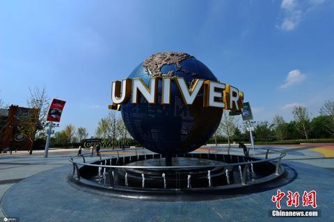 员工偷拍女游客裙底被拘 环球影城怎么了?