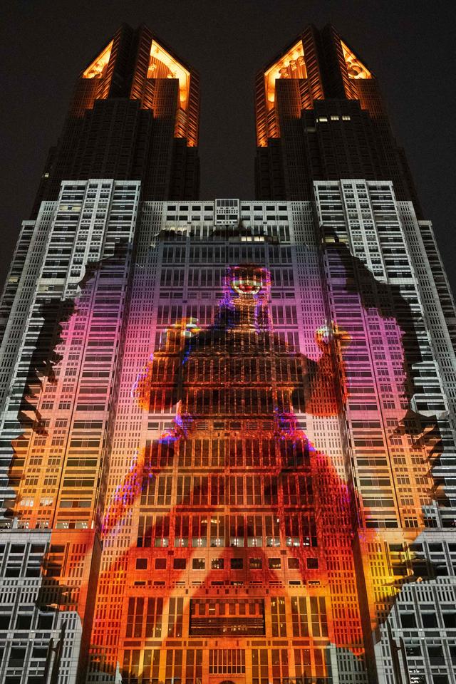 (外代一线)日本东京:巨型哥斯拉灯光投影