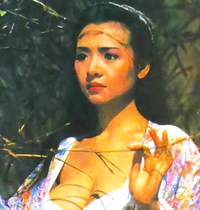 叶子楣57岁复出！将男友遗产拱手让人的她，落魄到向路人讨红包！