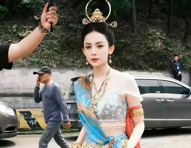 萌探最新一季，捧高踩低、人情世故，在赵丽颖身上体现得淋漓尽致