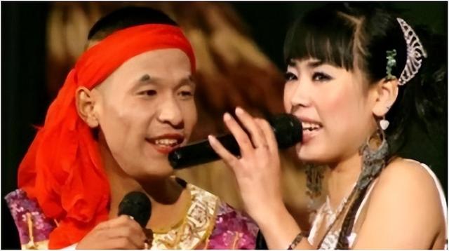 男人有钱就变坏?结婚七年成名之后却坚决原配离婚,如今他后悔不