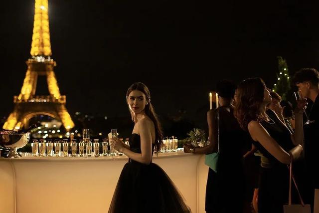 巴黎人看了大概要皱眉的《Emily in Paris》?