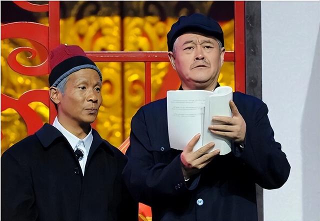男人有钱就变坏?结婚七年成名之后却坚决原配离婚,如今他后悔不